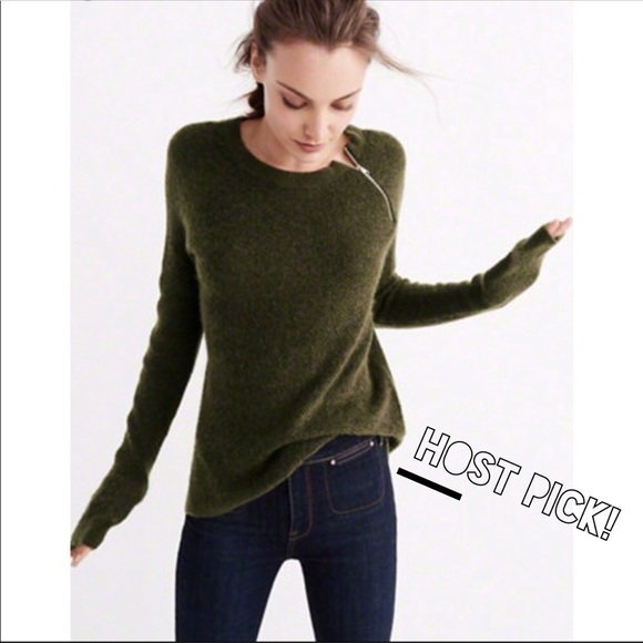 Abercrombie & Fitch Sweaters - NWOT Zip Crew Pullover in Green